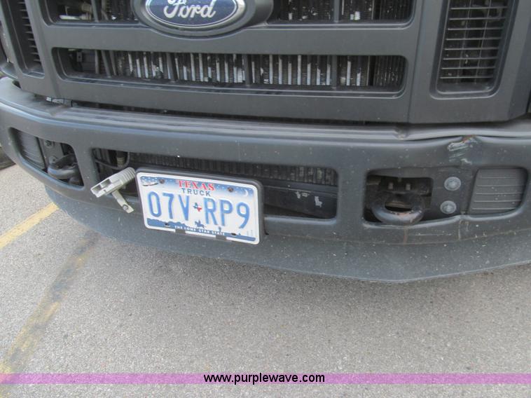 image for item H8935 2008 Ford F550 Super Duty XL service truck with crane