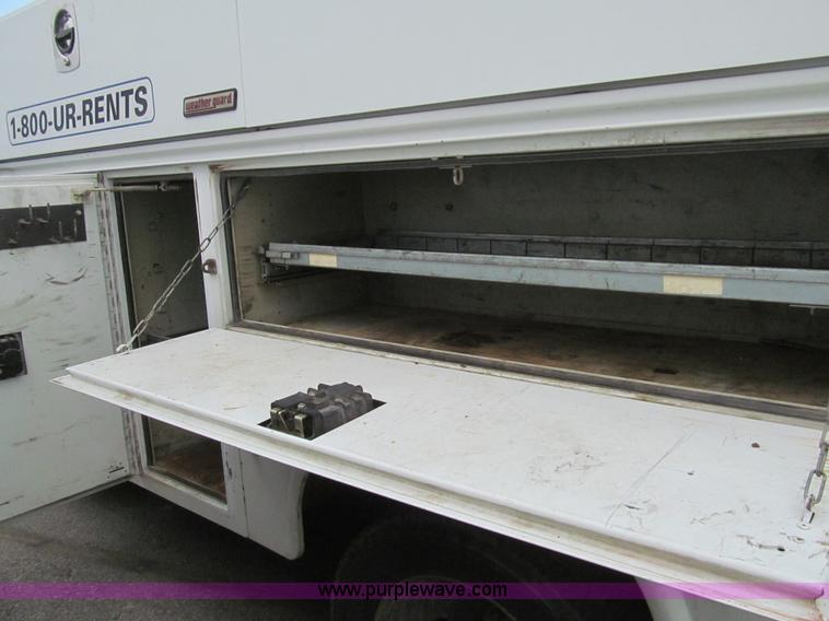 image for item H8935 2008 Ford F550 Super Duty XL service truck with crane