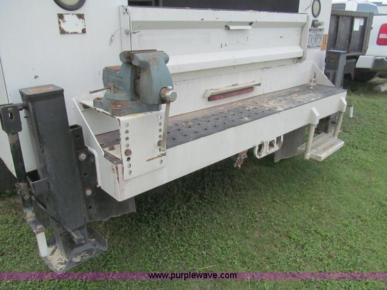 image for item H8935 2008 Ford F550 Super Duty XL service truck with crane