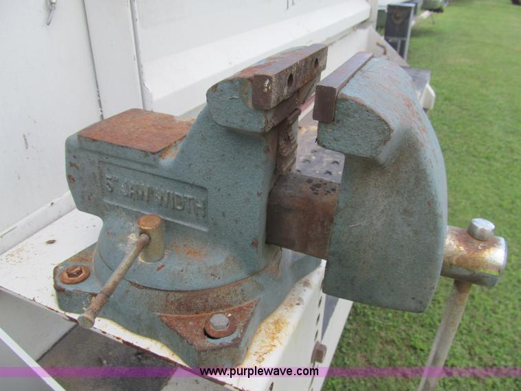 image for item H8935 2008 Ford F550 Super Duty XL service truck with crane