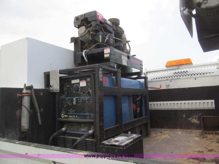 image for item H8935 2008 Ford F550 Super Duty XL service truck with crane