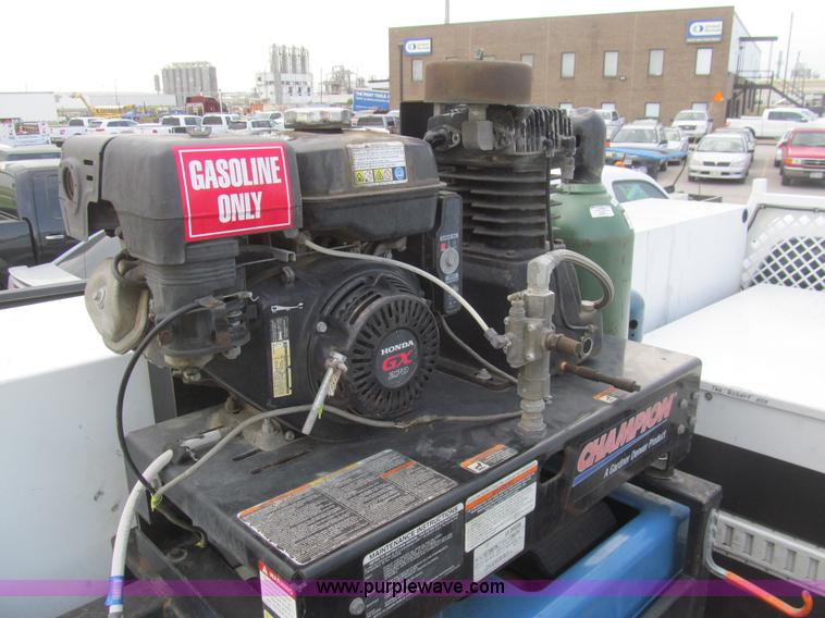 image for item H8935 2008 Ford F550 Super Duty XL service truck with crane