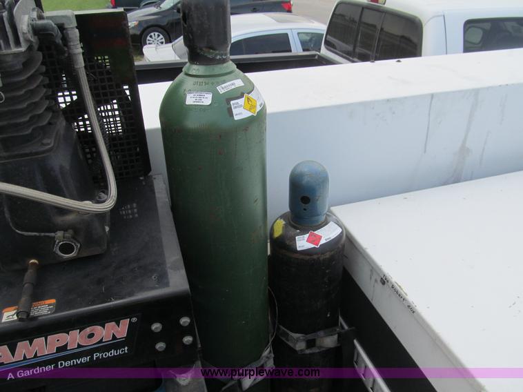 image for item H8935 2008 Ford F550 Super Duty XL service truck with crane