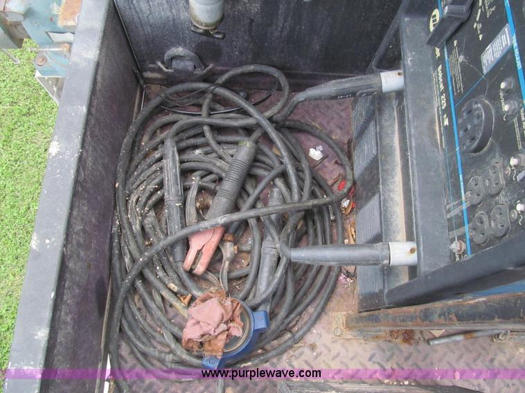 image for item H8935 2008 Ford F550 Super Duty XL service truck with crane