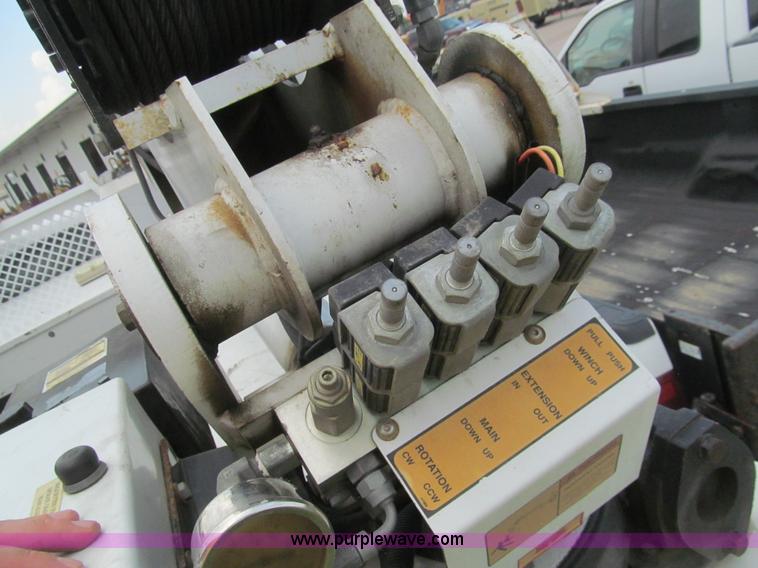 image for item H8935 2008 Ford F550 Super Duty XL service truck with crane