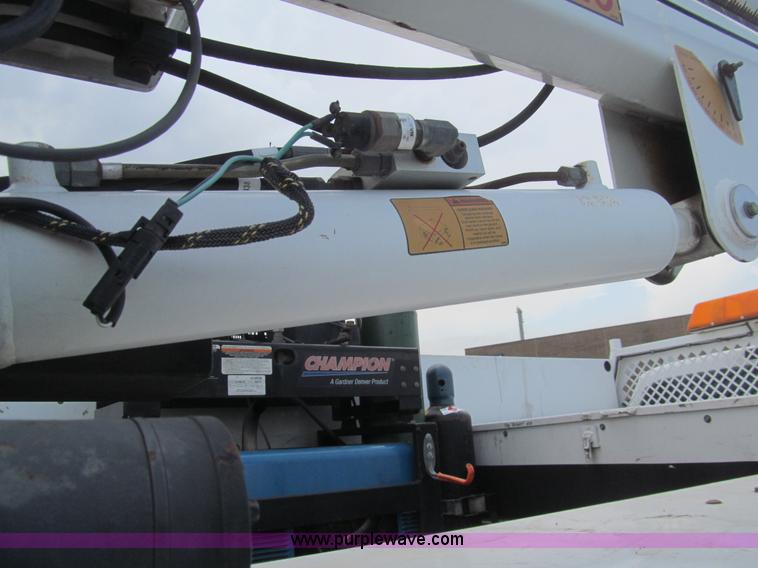 image for item H8935 2008 Ford F550 Super Duty XL service truck with crane