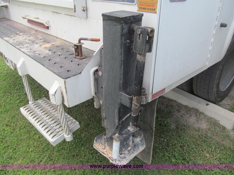 image for item H8935 2008 Ford F550 Super Duty XL service truck with crane