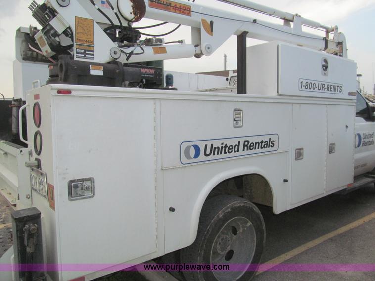 image for item H8935 2008 Ford F550 Super Duty XL service truck with crane