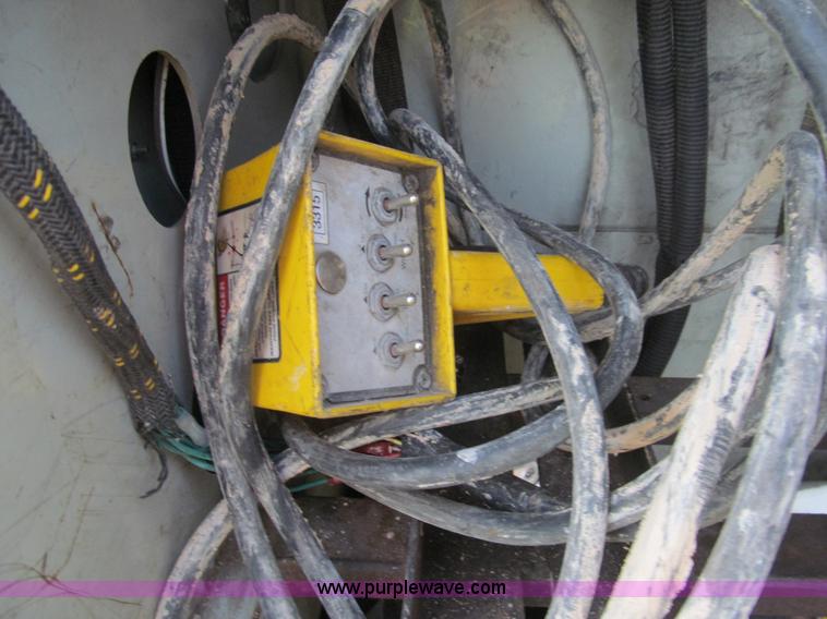 image for item H8935 2008 Ford F550 Super Duty XL service truck with crane