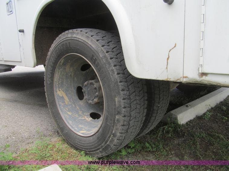 image for item H8935 2008 Ford F550 Super Duty XL service truck with crane