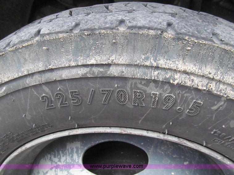 image for item H8935 2008 Ford F550 Super Duty XL service truck with crane