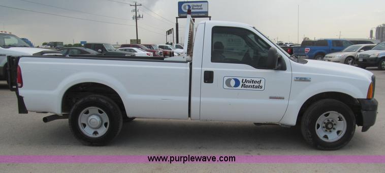 image for item H8936 2007 Ford F250 Super Duty XL pickup truck