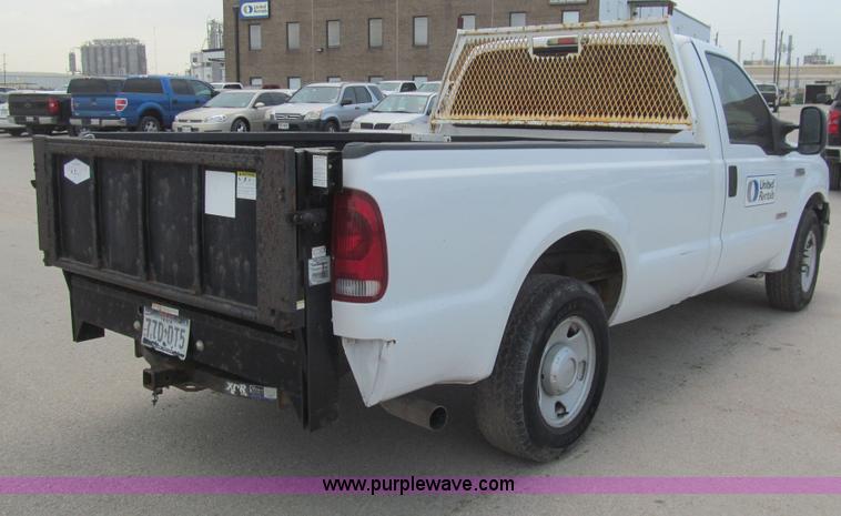image for item H8936 2007 Ford F250 Super Duty XL pickup truck
