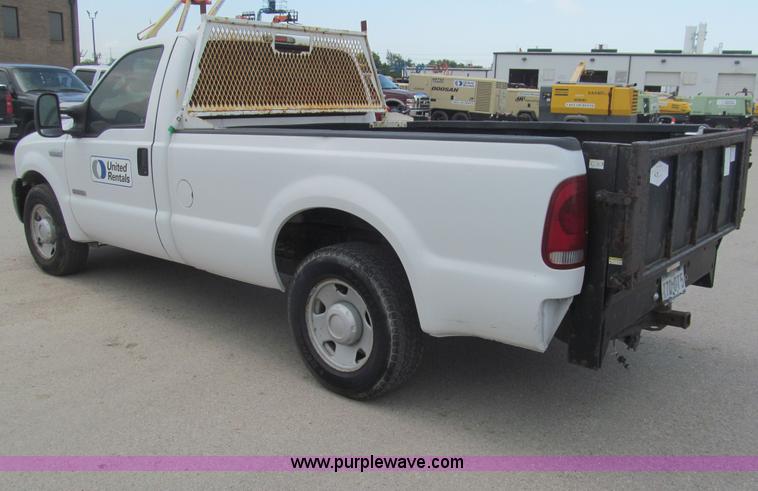 image for item H8936 2007 Ford F250 Super Duty XL pickup truck