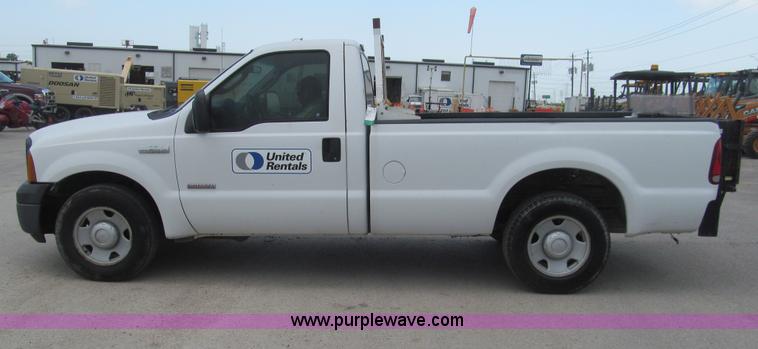 image for item H8936 2007 Ford F250 Super Duty XL pickup truck