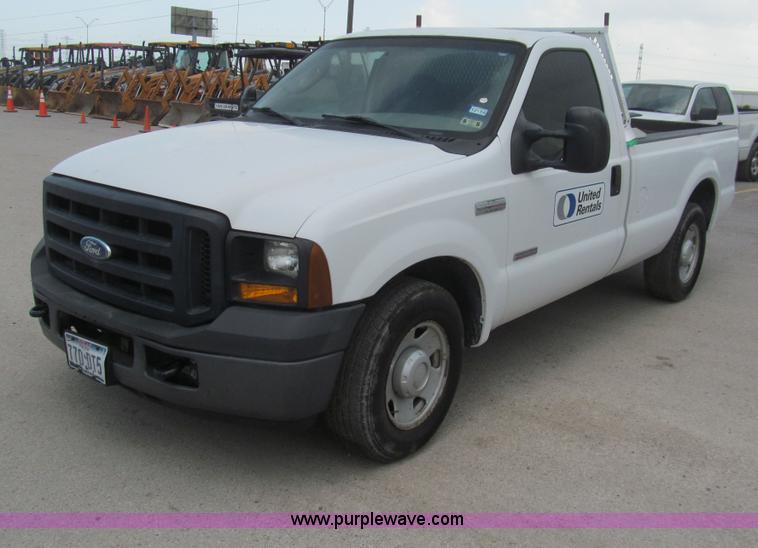 image for item H8936 2007 Ford F250 Super Duty XL pickup truck