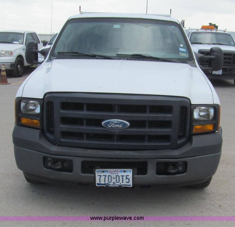 image for item H8936 2007 Ford F250 Super Duty XL pickup truck