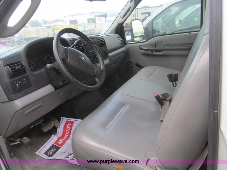 image for item H8936 2007 Ford F250 Super Duty XL pickup truck