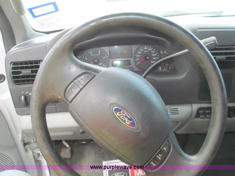 image for item H8936 2007 Ford F250 Super Duty XL pickup truck