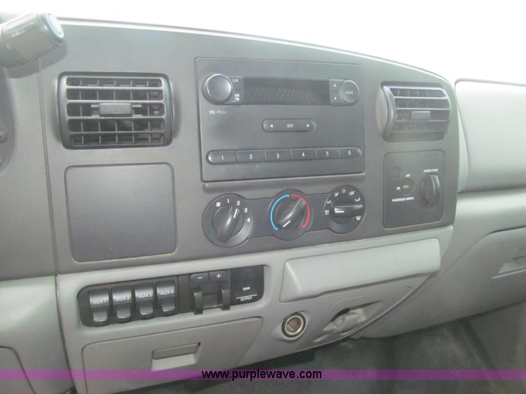 image for item H8936 2007 Ford F250 Super Duty XL pickup truck