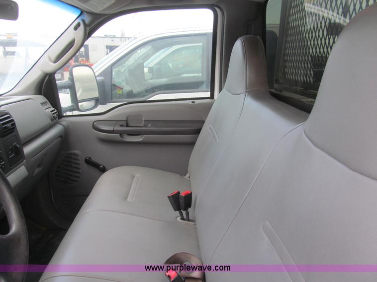 image for item H8936 2007 Ford F250 Super Duty XL pickup truck