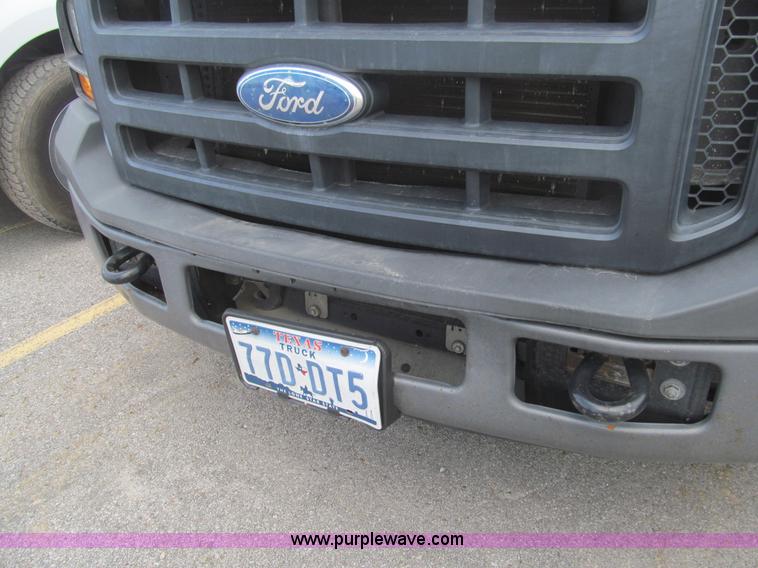 image for item H8936 2007 Ford F250 Super Duty XL pickup truck