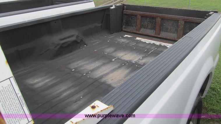 image for item H8936 2007 Ford F250 Super Duty XL pickup truck