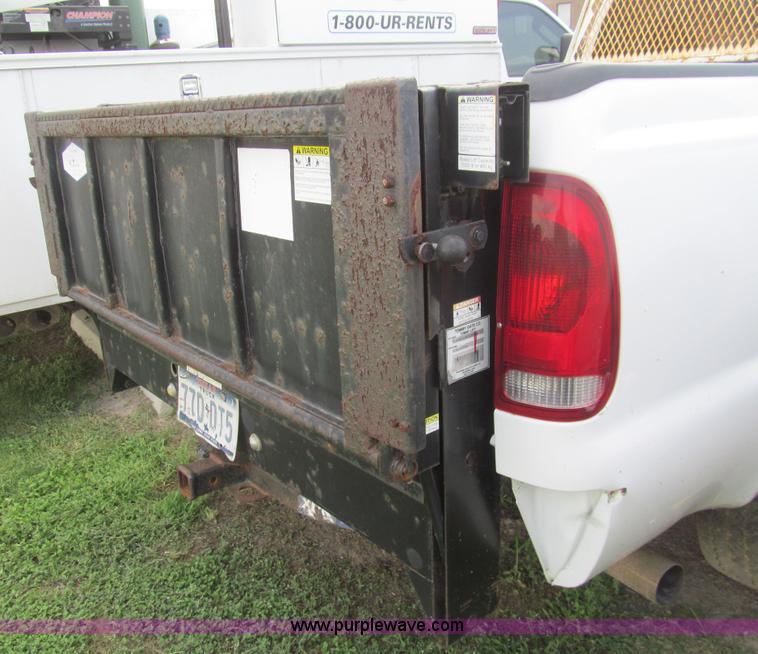 image for item H8936 2007 Ford F250 Super Duty XL pickup truck