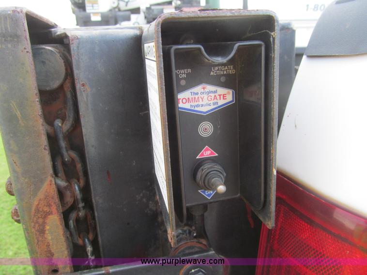 image for item H8936 2007 Ford F250 Super Duty XL pickup truck