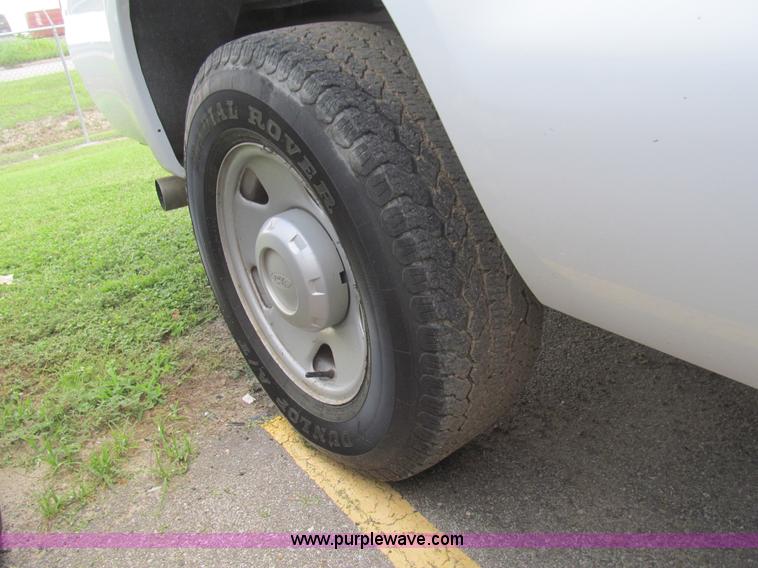 image for item H8936 2007 Ford F250 Super Duty XL pickup truck