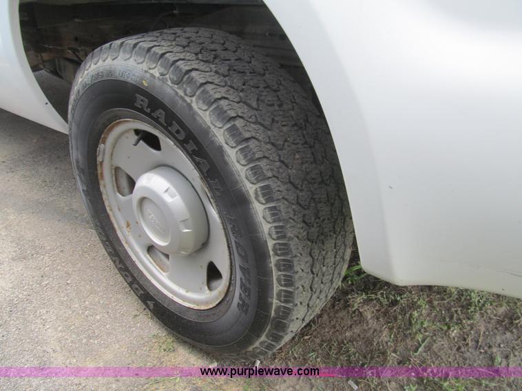 image for item H8936 2007 Ford F250 Super Duty XL pickup truck