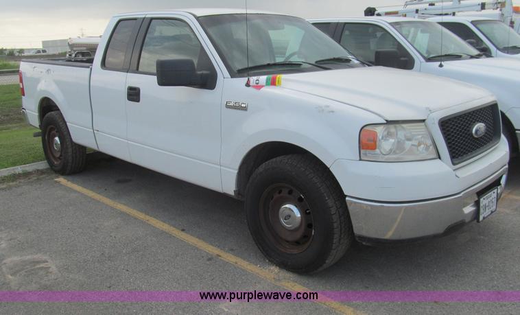 image for item H8937 2006 Ford F150 XLT pickup truck