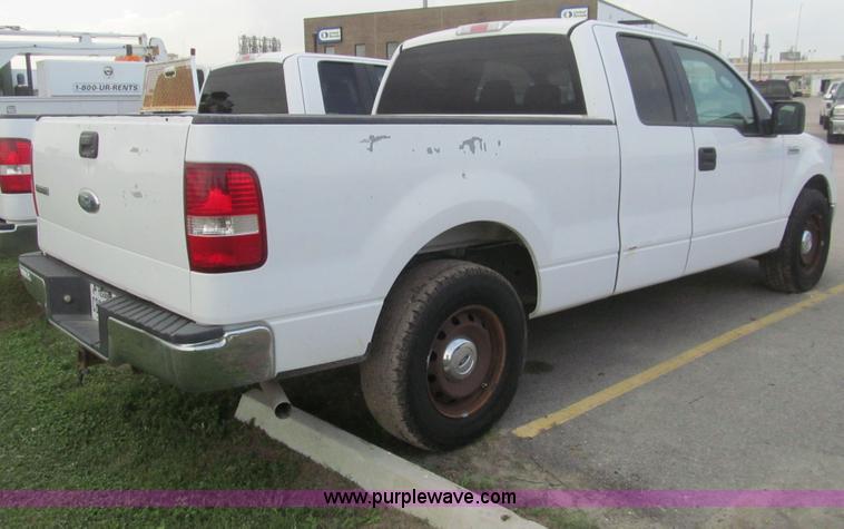 image for item H8937 2006 Ford F150 XLT pickup truck