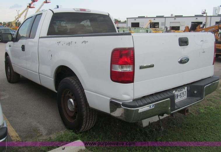 image for item H8937 2006 Ford F150 XLT pickup truck