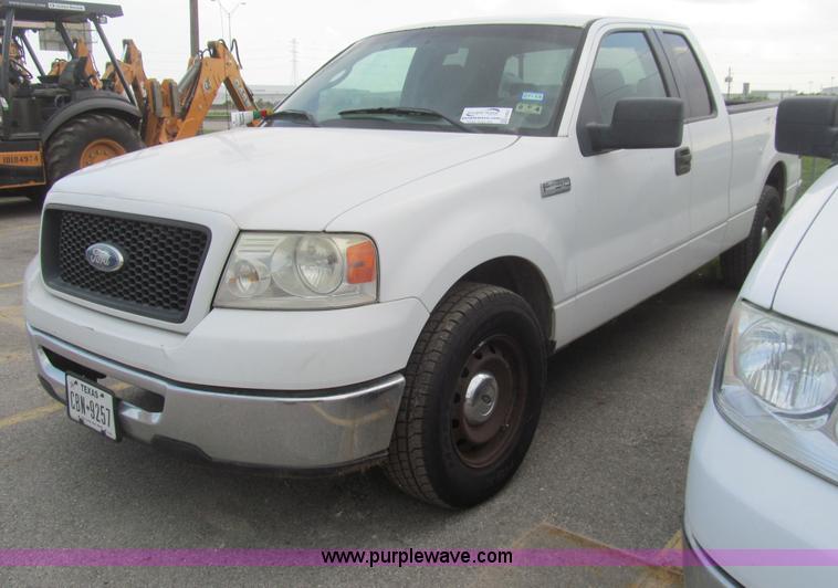 image for item H8937 2006 Ford F150 XLT pickup truck