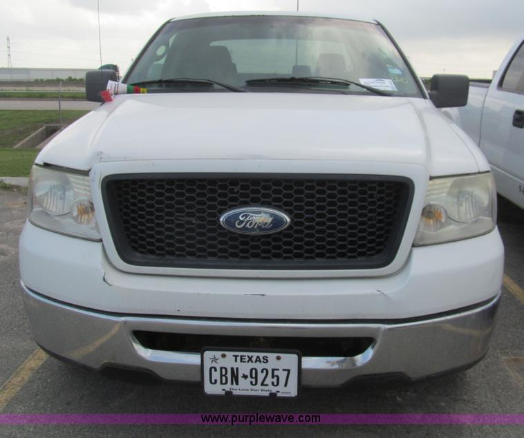 image for item H8937 2006 Ford F150 XLT pickup truck