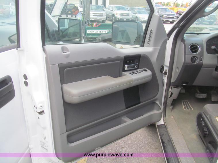 image for item H8937 2006 Ford F150 XLT pickup truck