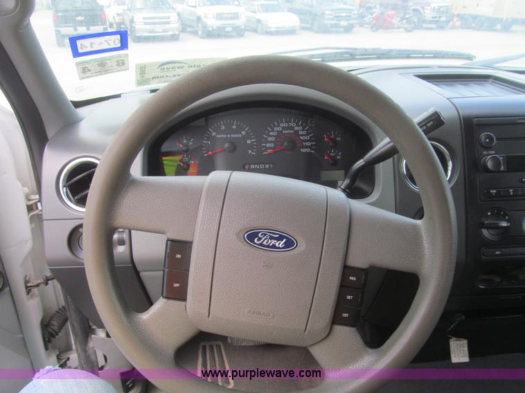 image for item H8937 2006 Ford F150 XLT pickup truck