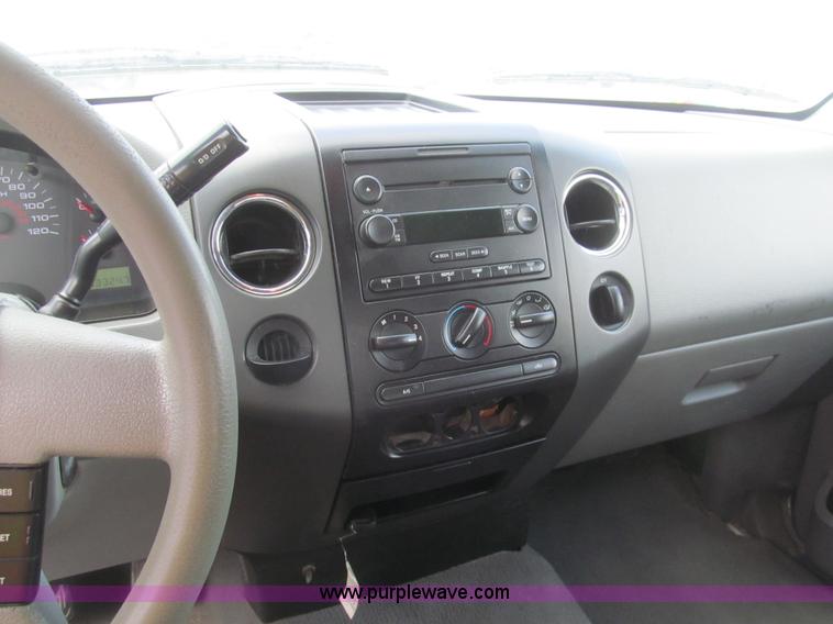 image for item H8937 2006 Ford F150 XLT pickup truck