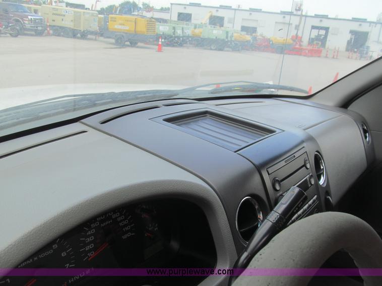 image for item H8937 2006 Ford F150 XLT pickup truck