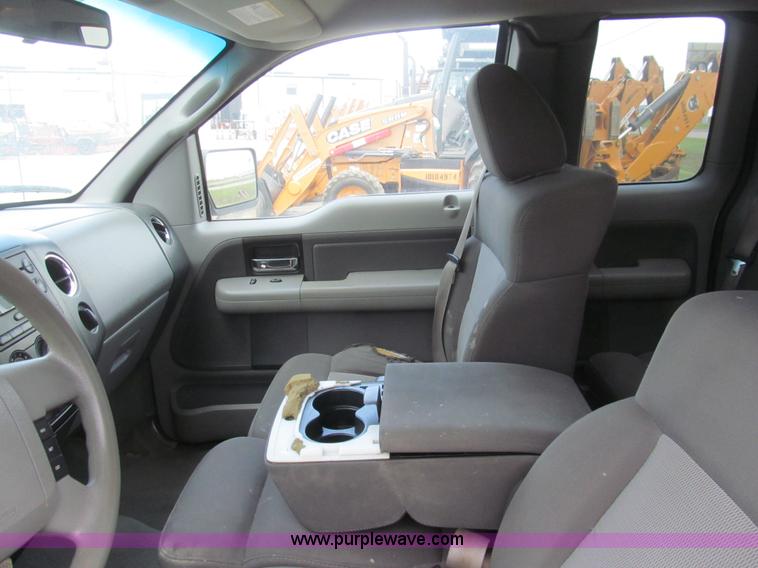 image for item H8937 2006 Ford F150 XLT pickup truck