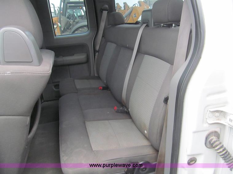 image for item H8937 2006 Ford F150 XLT pickup truck