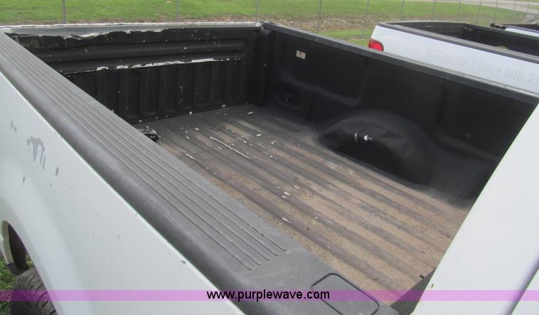 image for item H8937 2006 Ford F150 XLT pickup truck