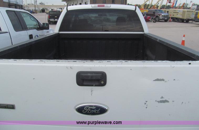 image for item H8937 2006 Ford F150 XLT pickup truck