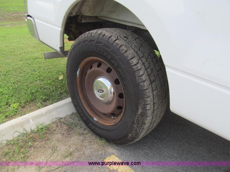 image for item H8937 2006 Ford F150 XLT pickup truck