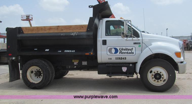 image for item H8943 2007 Ford F750 Super Duty XL dump truck