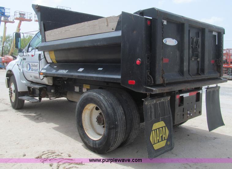 image for item H8943 2007 Ford F750 Super Duty XL dump truck