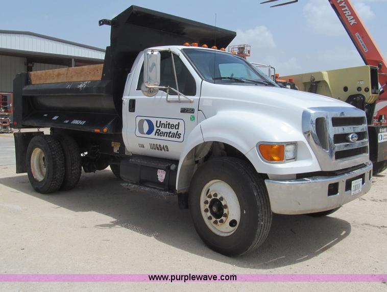 image for item H8943 2007 Ford F750 Super Duty XL dump truck
