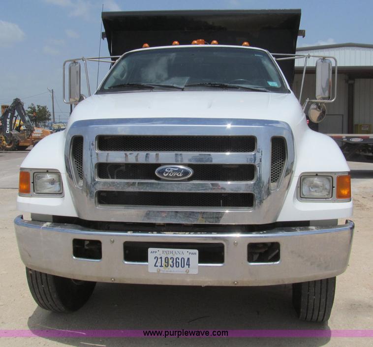 image for item H8943 2007 Ford F750 Super Duty XL dump truck