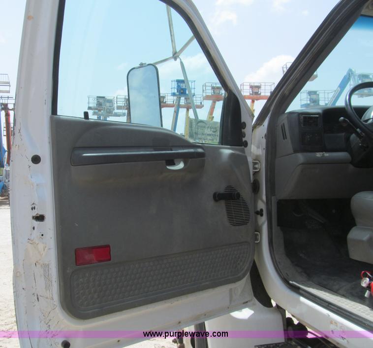 image for item H8943 2007 Ford F750 Super Duty XL dump truck